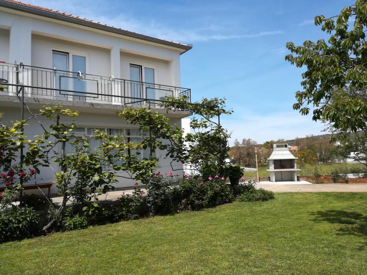 Granzola Apartment *
